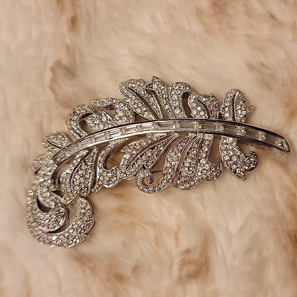 2 Beautiful Brooches - Picture 2 of 3